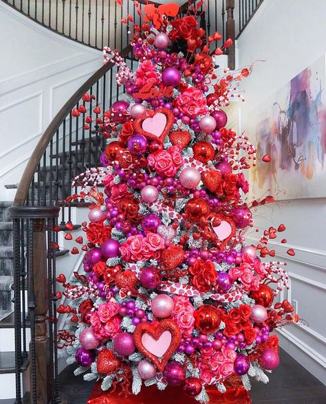 Valentines Window Display, Seasonal Tree, Valentine Wreaths, Diy Valentine's Day Decorations, Tree Inspiration, Valentine Tree, Holiday Trees, Tree Themes, Diy Valentines Decorations