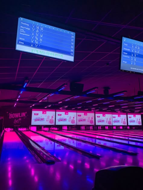 Fnaf Sb Aesthetic, Glamrock Bonnie Aesthetic, Neon Night Aesthetic, Glamrock Aesthetic, Fnaf Security Breach Aesthetic, Security Breach Aesthetic, Fnaf Arcade Aesthetic, Bowling Aesthetic, Arcadecore Aesthetic