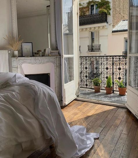 Geneva Apartment, Paris Apartment Aesthetic, Pretty Houses, French Apartment, Apartment In Paris, Apartment Aesthetic, Parisian Apartment, London Apartment, Paris Apartments