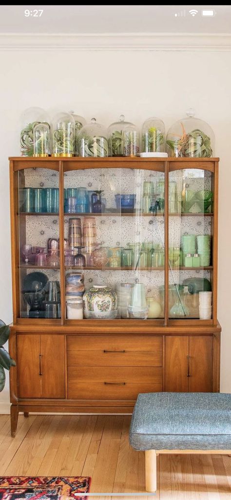 Glassware Cabinet Styling, Colorful Glass Display, Glassware Display Cabinet, Vintage Dish Display, Glass Cabinet Kitchen Decor, Colorful China Cabinet, Colored Glass Display, How To Display Glassware, Boho China Cabinet Display