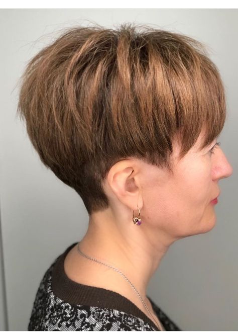 Short Spiked Hair, Short Sassy Haircuts, Short Hair Trends, Spiked Hair, Short Hair Pixie Cuts, Shot Hair Styles, Mom Hairstyles, Short Pixie Haircuts, Short Hair Haircuts