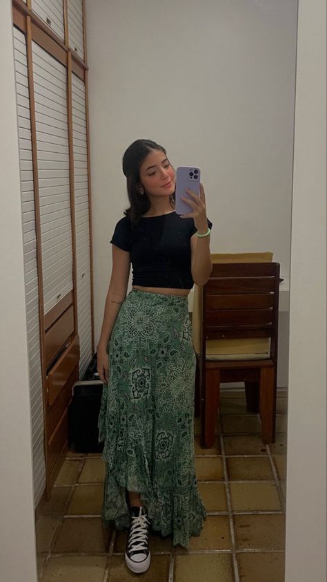 Pallazo Pants Outfit Ideas Summer, Green House Outfit, Outfit Inspo For Summer Vacation, Modest Hiking Outfit Summer, Outfit Ideas Hawaii, Barista Outfit Summer, Boho Chic Summer Outfit Ideas, Comfy Casual Summer Outfits Midsize, Simple Spring Outfits Casual