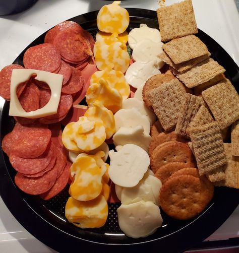 Pumpkin Shaped Cheese Platter, Halloween Cheese, Pumpkin Shapes, Decorative Food, Halloween Themed Birthday Party, Pumpkin Carving Party, Snack Platter, Fall Snacks, Cheese Pumpkin