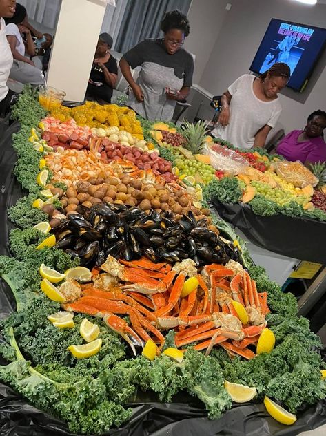 Seafood Boil Ideas, Seafood Boil Table Set Up, Seafood Table Ideas, Seafood Feast Party Ideas, Seafood Boil Birthday Party, Crab Feast Party Ideas, Seafood Party Ideas For Birthday, Seafood Buffet Ideas Parties, Seafood Boil Party Table Settings