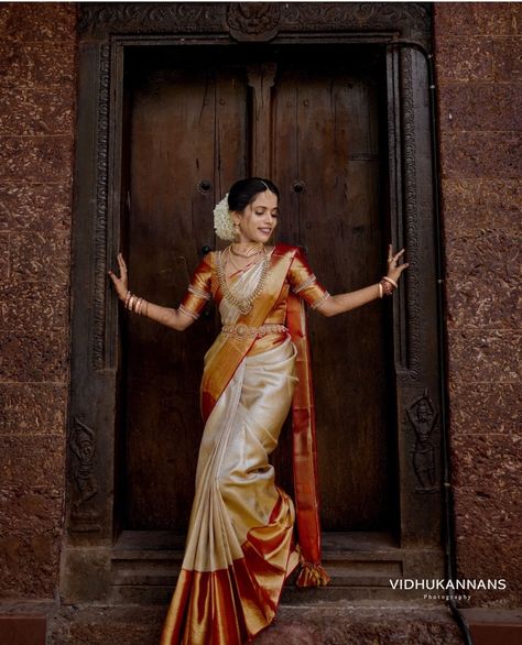 South Indian Engagement Outfit, South Indian Engagement, South Indian Wedding Saree, South Indian Bride Saree, Wedding Fits, Bride Photos Poses, Kerala Bride, Bridal Sarees South Indian, Indian Kurti