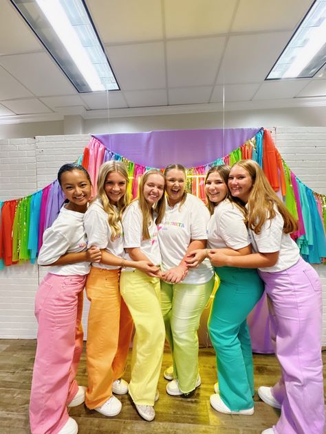 Recruitment Workshop Ideas Sorority, Spring Recruitment Ideas, Sorority Philanthropy Outfits, Recruitment Rooms, Philanthropy Outfits, Sorority Recruitment Tips, Sorority Recruitment Shirts, Sorority Photoshoot, Sorority Pictures