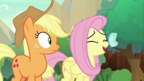 MLP FiM, season 8, Fluttershy, Applejack My Little Pony Applejack, Mane 6, Farmer Girl, Apple Jack, Scary Dogs, Kin List, My Little Pony Comic, Queer Art, Shy Girls