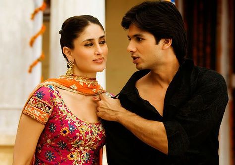 Jab We Meet, Bole Chudiyan, On Screen Couples, Sanjay Kapoor, Jab We Met, Dharma Productions, Bollywood Love, 90s Bollywood Aesthetic, Best Photo Poses For Couples