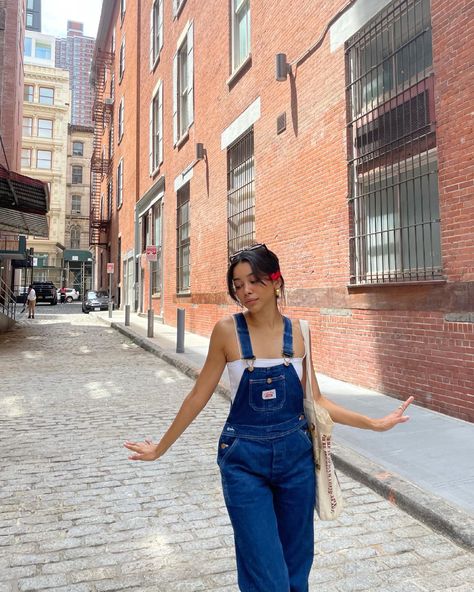 Denim Skirt Overalls Outfit, Jean Overall Outfits, Denim Overalls Outfit, Overalls Fall, Jumper Ideas, New Balance Outfit, Overalls Fashion, Outfit Hoodie, Overall Outfit