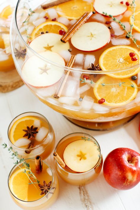 Punch Thanksgiving, Weihnachtlicher Cocktail, Cider Punch, Apple Cider Punch, Spiked Apple Cider, Desserts Thanksgiving, Apple Cider Recipe, Cider Cocktails, Thanksgiving Drinks