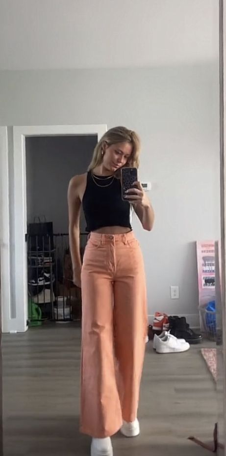 Wide Leg Colored Jeans Outfit, Outfit Inspired 2023, Basic Clean Outfits, Outfit Ideas For School College, Cute College Outfits Spring, Cute Summer Outfits Pants, Summer Outfit Not Revealing, Spring Outfits 2023 Colorful, Everyday Spring Outfits Casual Simple