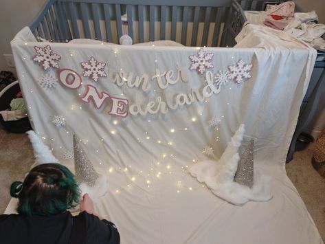 Winter Onederland Photo Backdrop, Winter Onederland Backdrop Ideas, Winter Onederland Photo Shoot, Winter Onederland Party Girl 1st Birthdays, Winter Onederland Party Girl, First Birthday Winter, Winter Onederland Birthday Party, Photoshoot At Home, Winter Onederland Party