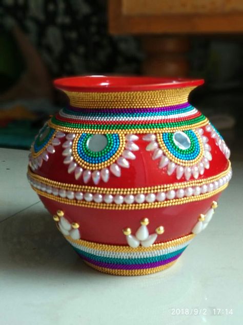 Pot Decoration For Wedding, Pot Decoration For Marriage, Wedding Pots Decoration Indian, Pot Decorating Ideas Indian Wedding, Garba Matki Decoration, Mataki Decoration Idea For Janmashtami, Matka Decoration Ideas, Mataki Decoration Idea, Matki Decoration Ideas For Wedding