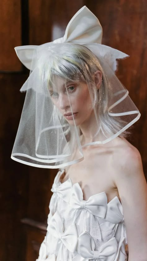 Hat Reference, Dramatic Veil, People's Court, Bow Veil, Headdress Wedding, Bride Head, Cape Gown, Wedding Headdress, Bow Shorts