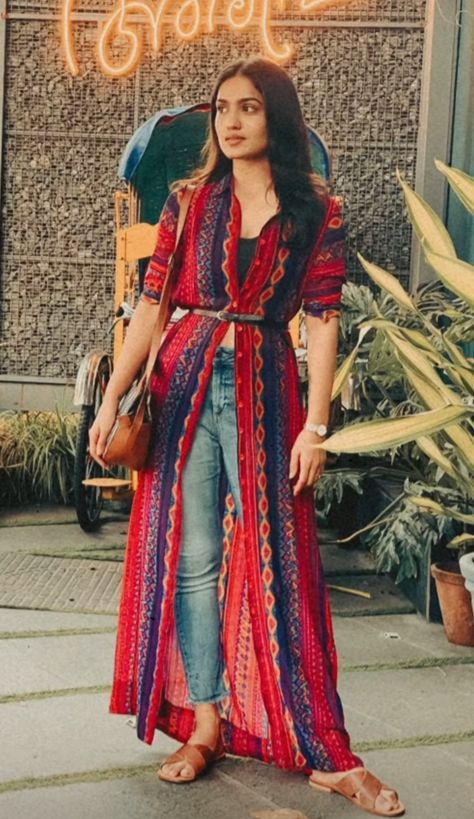 India Vacation Outfit Ideas, Outfits For Jaipur Trip, Jaisalmer Outfit Ideas, Outfits For Rajasthan Trip, Rajasthan Outfit Ideas, Udaipur Outfit Ideas, Indowestern Outfits Casual, Udaipur Trip Outfits, Banaras Trip