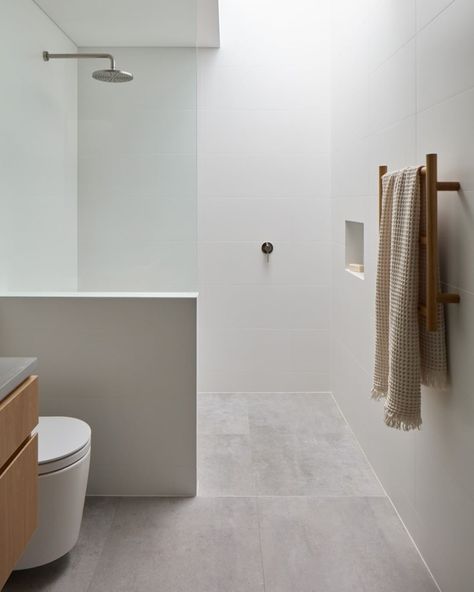 Half Tiled Shower Wall, White Tiled Bathroom Walls, Guest Bathroom With Laundry, White Tiles In Bathroom, Ensuite Bathroom Tiles Ideas, Bathroom With Half Tiled Wall, White Toilet Design, Half Wall Tile Bathroom, White Floor Bathroom