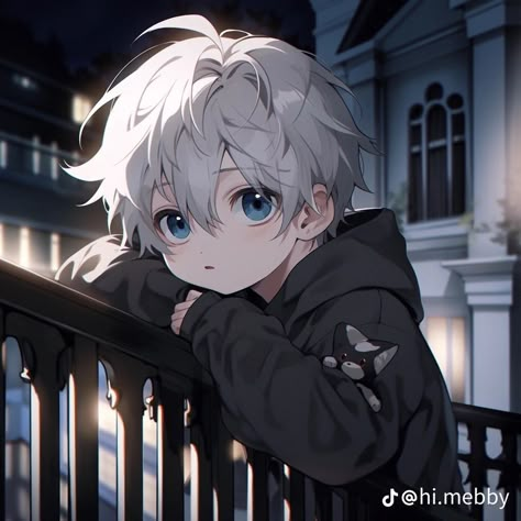 Child Ai, a male kid with short white hair and darl blue eyes, standing on a balcony looking at the viewer. Wearing a black and gray hoodie with a animal plushie on their arm well holding onto the rail. Guys With White Hair, Boy With White Hair, White Hair Anime Guy, Dark Blue Eyes, Black Hair Boy, Short White Hair, Black Hair Blue Eyes, Gray Hoodie, Cool Anime Guys