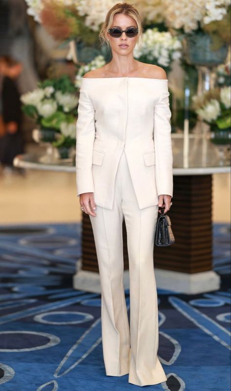 White Suits For Women Classy, Dior Suit Women, Donna Suits, White Pantsuit, Nyc Fits, Boss Outfit, Claire Holt, White Suit, All White Outfit