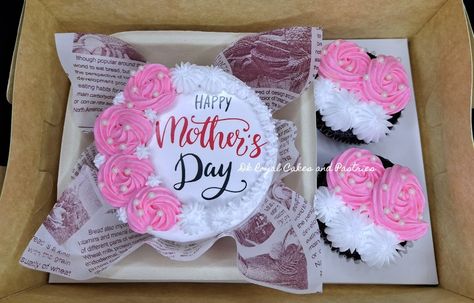 Bento Cake For Mother's Day, Mothers Day Bento Cake Design, Mother's Day Bento Cake, Basic Muffin, Basic Muffin Recipe, Royal Cakes, Mothers Day Cupcakes, Bento Cakes, Themed Treats