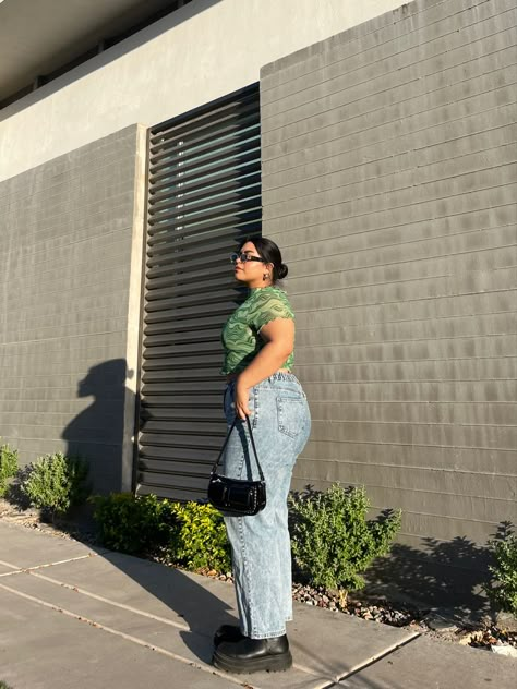 Pose With Jeans, Mid Size Outfit Ideas, Clean Girl Aesthetic Outfits, Chubby Style, Mid Size Outfits, Realistic Outfits, Girl Aesthetic Outfits, Clean Girl Outfits, Type Of Outfits