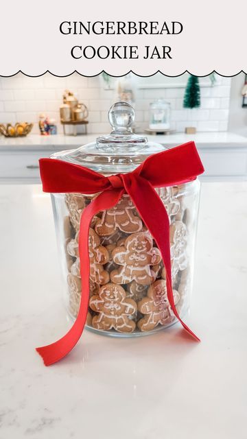 Christmas Cookie Storage, Christmas Cookie Jar Ideas, Decorative Candy Jars, Cookie Jar Ideas Decoration Diy, Christmas Cookie Jar Display, Christmas Cookie Jars Decoration, Glass Cookie Jar Ideas Decoration, Cookie Jar Decorating Ideas, Clear Cookie Jar Ideas