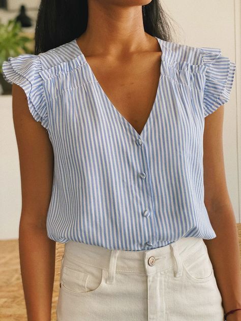 962e56a8a0b0420d87272a682bfd1e53desc51337698ri White Embroidered Blouse, Striped Tops Women, Cooler Look, Women's Blouses, Spring Outfits Women, Summer Blouses, American Express, Mode Vintage, Striped Blouse