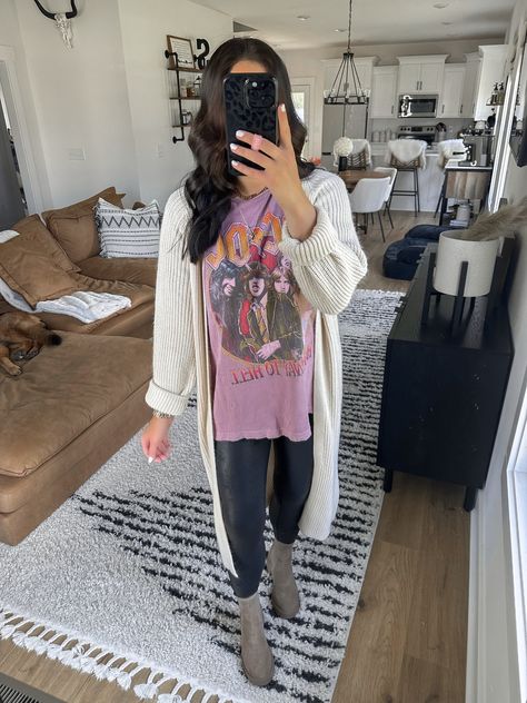 Leggings And Band Tee Outfit, Duster And Leggings Outfit, Oversized Band T Shirt Outfit, Oversized Tee And Leggings, Tshirt And Cardigan Outfit, Tshirt Leggings Outfit, Leggings And Long Cardigan Outfit, Oversized Tshirt Outfit Fall, Cardigan Outfit Leggings