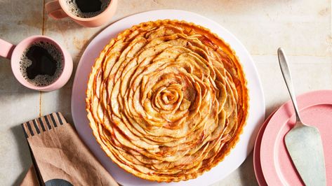 This elegant Apple Rose Tart is a versatile fall dessert. Thinly sliced apples macerated in a spice mixture bend easily to create the alluring rose shape. Rose Tart, Apple Rose Tart, Make Almond Flour, Apple Rose, Refrigerated Pie Crust, Tart Baking, Honeycrisp Apples, Apple Roses, Apple Tart