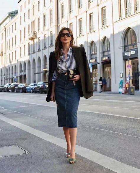 Denim Pencil Skirt Outfit, Denim Skirt Outfit Ideas, Office Skirt Outfit, Denim Midi Skirt Outfit, Long Denim Skirt Outfit, Denim Skirt Outfit, Skirt Outfit Fall, Denim Skirt Trend, Spring Skirt Outfits