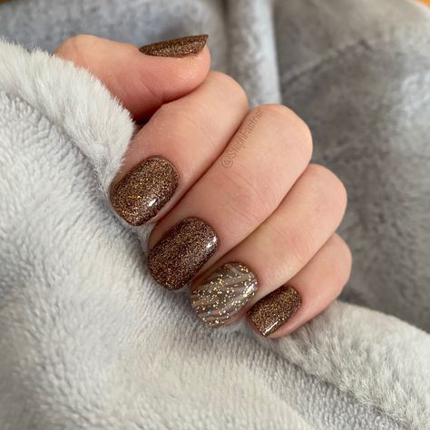 Recreate this awesome mixed mani with Sahara Jewel, All Wild Up, Champagne Sugar and Clear as Day! Sahara Jewel Color Street Combo, Sahara Jewel Color Street, Mixed Mani, Jewel Colors, Nail Salons, Color Street, Nail Salon, Champagne, Nail Polish