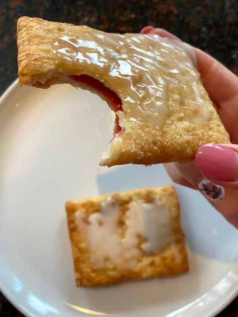 These air fried Pilsbury toaster strudels are so delicious. Golden brown and flaky on the outside and soft and gooey inside! Toaster Strudel Aesthetic, Toaster Strudel Air Fryer, Cinnamon Toaster Strudel, Breakfast Toaster Strudel, Giant Toaster Strudel, Strawberry Toaster Strudel, Toaster Strudel Recipe, Eat You Out, Easy Breakfast Treats