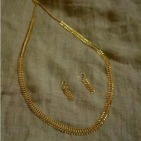 Necklace Design Ideas, Jewellery Catalogue, Baby Jewellery, Neck Pieces Jewelry, Modern Gold Jewelry, Gold Jewelry Simple Necklace, Beautiful Gold Necklaces, Gold Necklace Indian Bridal Jewelry, Gold Necklace Simple