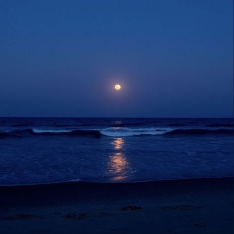 Blue Hour Photography, Dark Beach, Sea Storm, Blue Aesthetic Dark, Ocean At Night, Blue Landscape, Everything Is Blue, Beach At Night, Beach Night