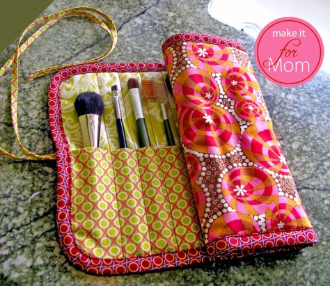 Roll-Up + Tie Makeup Brush Caddy - Sew4Home Free Bag Patterns, Makeup Bag Pattern, Cosmetic Bag Pattern, Drawstring Bag Pattern, Hobo Bag Patterns, Make Your Own Makeup, Tote Bag Pattern Free, Brush Roll, Tote Bags Sewing