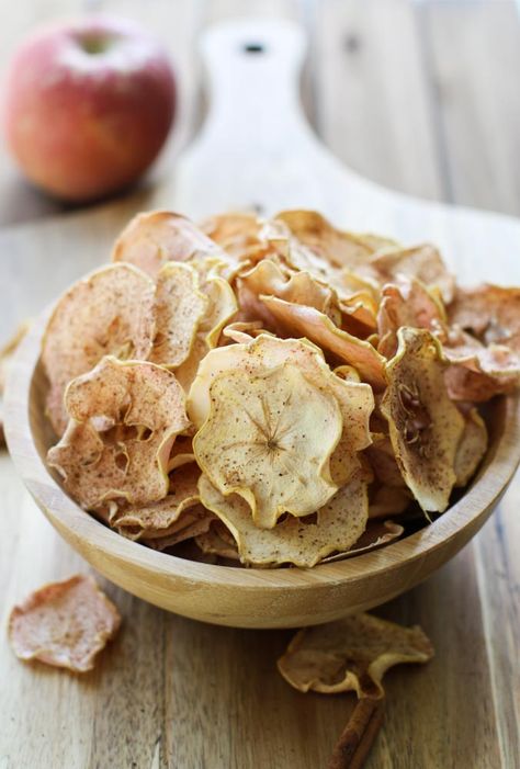 Spiced Apple Chips Air Fryer Apple Chips, Apple Chips Recipe, Tart Flavors, Cinnamon Apple Chips, Apple Recipes Healthy, Apple Chips Baked, Homemade Chips, Plant Based Snacks, Apple Chips