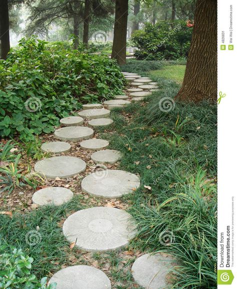 stone paths | Stone Path Stock Image - Image: 4826831 Circle Stepping Stones Pathway, Circle Pavers, Yarning Circle, Round Pavers, Pathway Design, Round Stepping Stones, Stepping Stone Pathway, Tree Circle, Stone Garden Paths