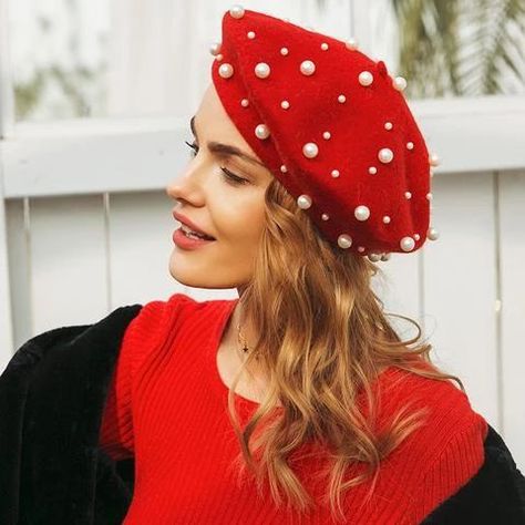 Beret Outfit, Indie Aesthetic Outfits, Y2k Fashion Aesthetic, French Hat, Red Beret, Outfit Choices, Y2k Aesthetic Fashion, Mode Turban, Moda Paris