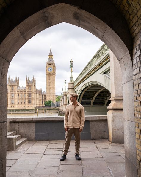 📸 Photoshoot in London! 📸 Capture stunning moments at iconic spots like Big Ben, the London Eye, and Westminster Bridge. Book your session with me for the best photos! #LondonPhotography #BigBen #LondonEye #WestminsterBridge #BookNow #LondonPhotoshoot#photoshootinlondon#londonphotographers #london🇬🇧 #portraitphotographer #londoncity #phographerlondon#londonphotographer#bookphotographerlondon#visitlondon London Aesthetic Men, Europe Photoshoot, London Pics, Photoshoot In London, Photoshoot London, London Photoshoot, Male Portrait Poses, London Men, The London Eye