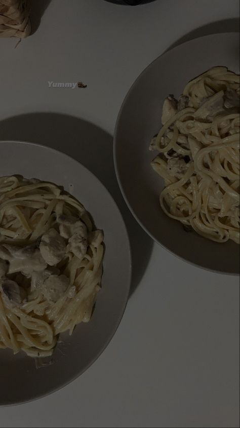 Fettucini Alfredo Aesthetic, Alfredo Pasta Aesthetic, Pasta Story Instagram, Pasta Story, Aesthetic Pasta, Fettucini Alfredo, Yummy Aesthetic, Pee Pee, Chicken Alfredo Pasta