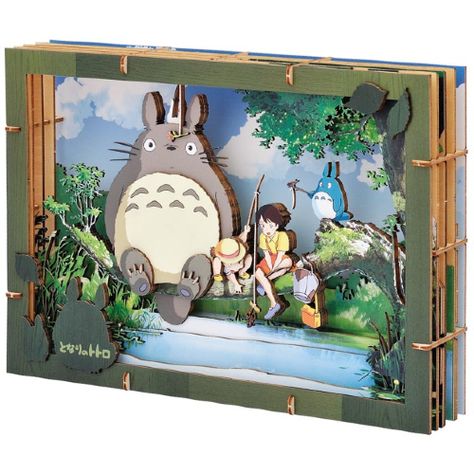 Completed Size W25.7 x H18.2 x D5.1cm - Material: Wood - 1. Cut the parts 2. Glue the Parts 3. Build the parts - Totoro & Mei & Satsuki - Totoro - Ghibli Ensky 2020 #Totoro #MyNeighborTotoro #TonariNoTotoro #Ensky #StudioGhibli #Ghibli #LoveGhibli Paper Crafts Studio Ghibli, Ghibli Diorama, Satsuki Totoro, Totoro Paper Theater, Totoro Mei, My Neighbor Totoro Wall Art, Ghibli Plush, Studio Ghibli Framed Art, Totoro Ghibli