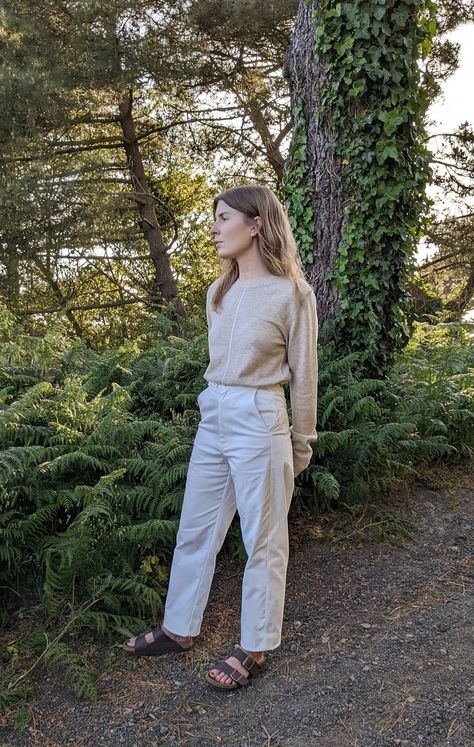 Why a Summer Jumper is Always a Good Idea Cos Trousers, Brown Birkenstock, Summer Jumpers, Summer Knitwear, Knitwear Outfit, Merino Sweater, White Trousers, Cashmere Jumper, Birkenstock Arizona