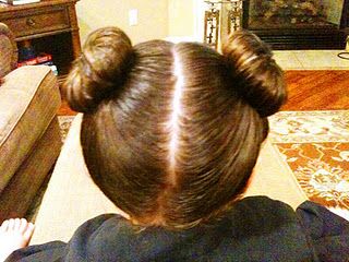 Sock Bun Curl Tutorial (or how to make Princess Leia Star Wars hair) :) Sock Bun Curls, Bun Curls, Sock Bun Tutorial, Sock Bun Hairstyles, Princess Leia Buns, Star Wars Hair, Sock Buns, Princess Leia Hair, Duke Photography