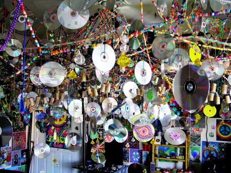 CDs hanging from ceiling but for the wedding...how about from trees? Jake loves music and has a huge CD collection. Things To Hang Off Ceiling, Bedroom Ceiling Decorations Hanging, Cds Hanging From Ceiling, Diy Things To Hang From Ceiling, Stuff To Hang On Your Ceiling, Things Hanging From Ceiling, Stuff To Hang From Ceiling Bedrooms, Ceiling Collage, Hanging Cds