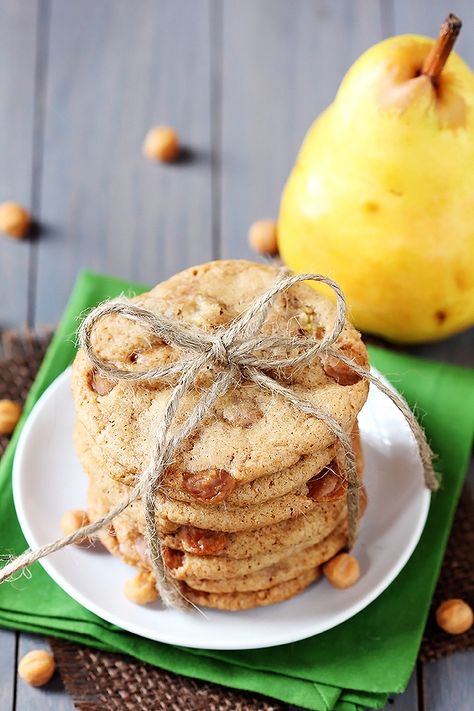 Caramel Pear Cookies -- perfect for gifting or enjoying yourself! | gimmesomeoven.com Pear Cookies, Caramel Pears, Pear Dessert, Gimme Some Oven, Pear Recipes, Tea Cakes, Cookie Desserts, Cookies Recipe, Yummy Cookies