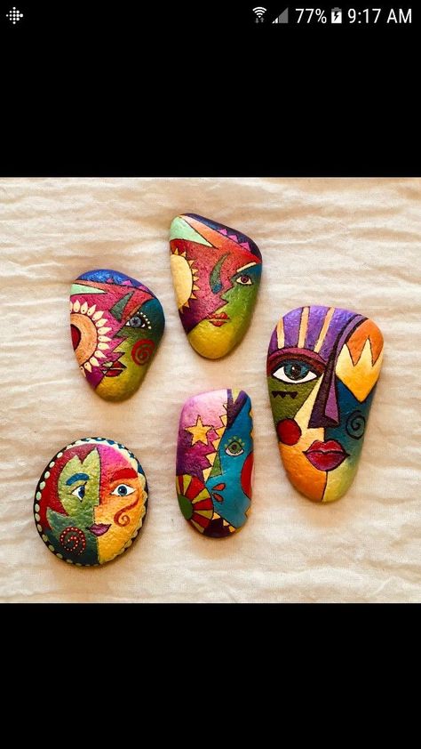 Colorful Rocks, Diy Rock Art, Art Pierre, Stone Art Painting, Tanah Liat, Painted Rocks Craft, Soyut Sanat Tabloları, Painted Rocks Diy, Rock Painting Ideas Easy