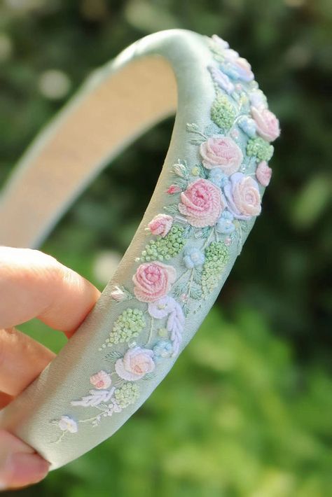 Hand Embroidered Headband for Girl Pure Silk Headband Floral - Etsy Embroidery Headband, Embroidered Headband, Rose Embroidery Designs, Brazilian Embroidery Stitches, Embroidered Hair Bows, Luxury Headbands, Headband Fabric, Bridesmaid Headband, Silk Headband