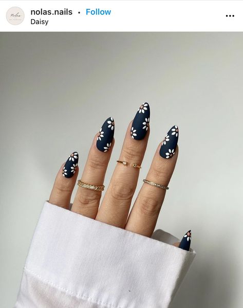 Blue And Gold, Blue Nails, Dark Blue, Almond, Manicure, Nail Designs, Nail Polish, Navy Blue, Nail Art