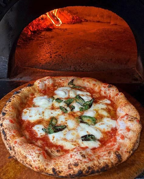 Italy's most emblematic culinary creation, the genuine pizza Napoletana is made with just a few simple ingredients and prepared in only two… | Instagram Pizzas Aesthetic, Italian Pizza Aesthetic, Napolitana Pizza, Napoletana Pizza, Pizza In Italy, Napoli Pizza, Pizza Italy, Pizza Food Truck, Pizza Aesthetic