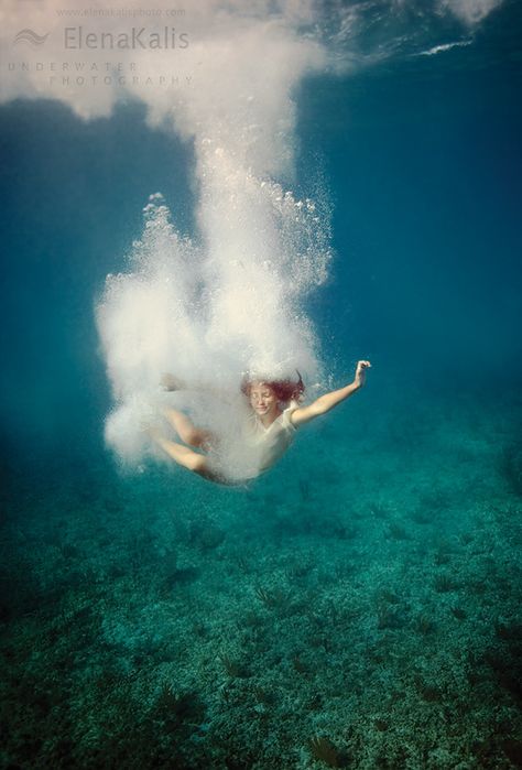 p l u n g e Underwater Photographer, Water Photography, Deep Blue Sea, Underwater Photography, Underwater World, Beautiful Photography, 그림 그리기, Under The Sea, The Ocean