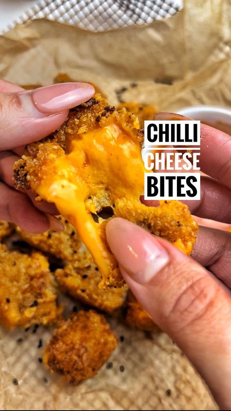 Chilli Cheese Bites Recipe https://fooooods.com/chilli-cheese-bites-whenmeateatsveg Chilli Cheese Bites, How To Make Chilli, Cheese Bites Recipe, Easy To Make Snacks, Cheese Cheddar, Popular Snacks, Cheese Bites, Chilli Sauce, Chili Peppers